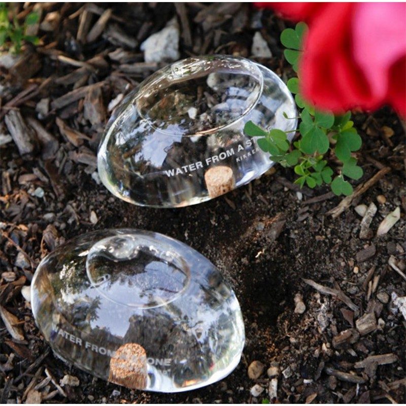 Kit di due pietre in vetro per irrigare le piante Kikkerland Water from a Stone