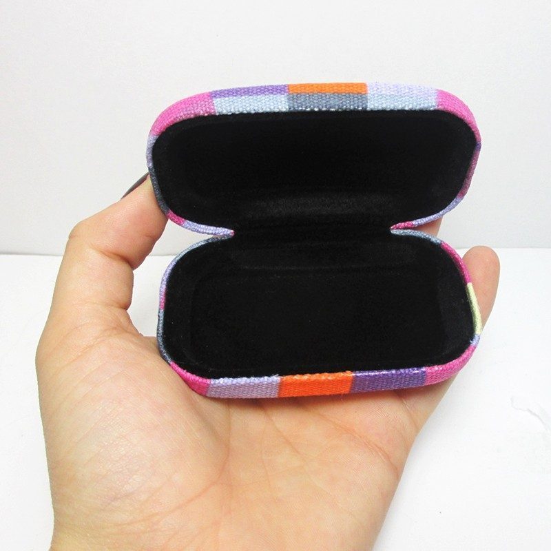 Custodia tascabile da viaggio Kikkerland Plaid Travel Case