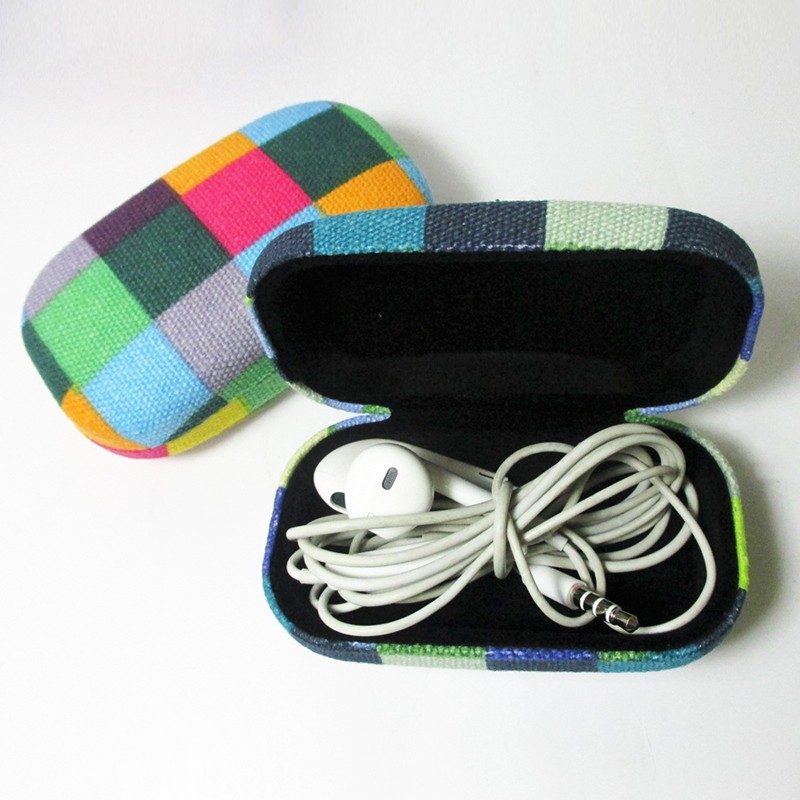 Custodia tascabile da viaggio Kikkerland Plaid Travel Case