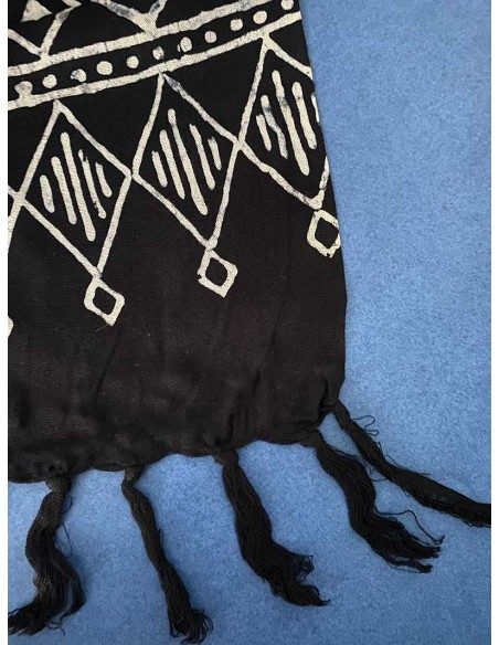 Pareo copricostume in viscosa con stampa con pesci e simboli Pareo copricostume in viscosa con stampa con pesci e simboli