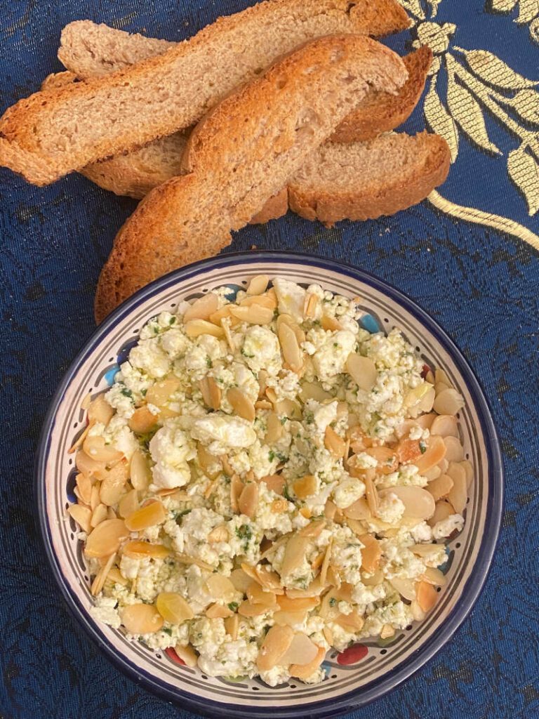 Feta con mandorle tostate e timo