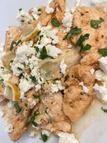 Filetti di pollo limone e feta alla greca