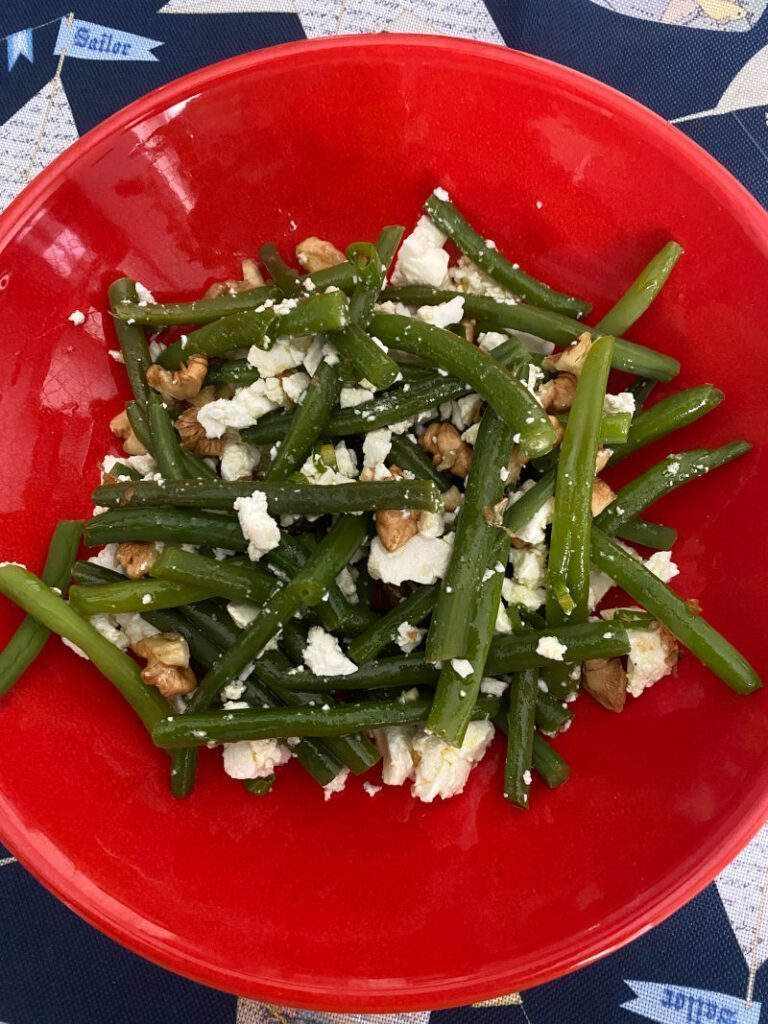 Fagiolini con feta e noci