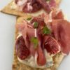 Triangoli di piadina con fichi gorgonzola e crudo