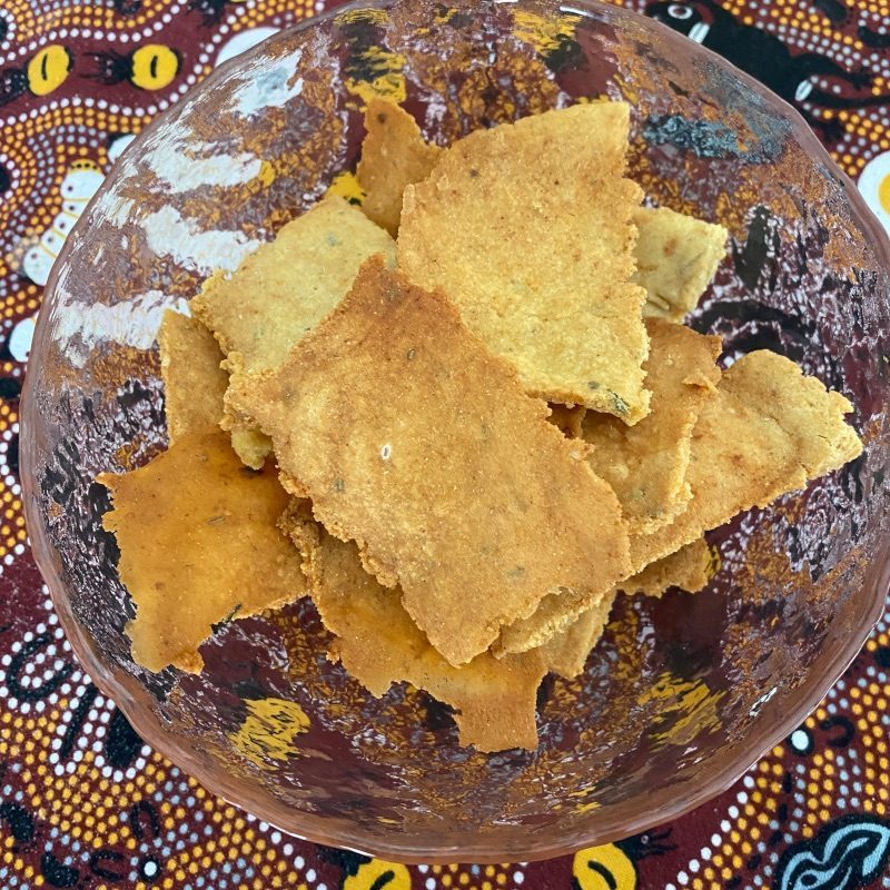 Crackers di ceci alle erbe aromatiche e paprika