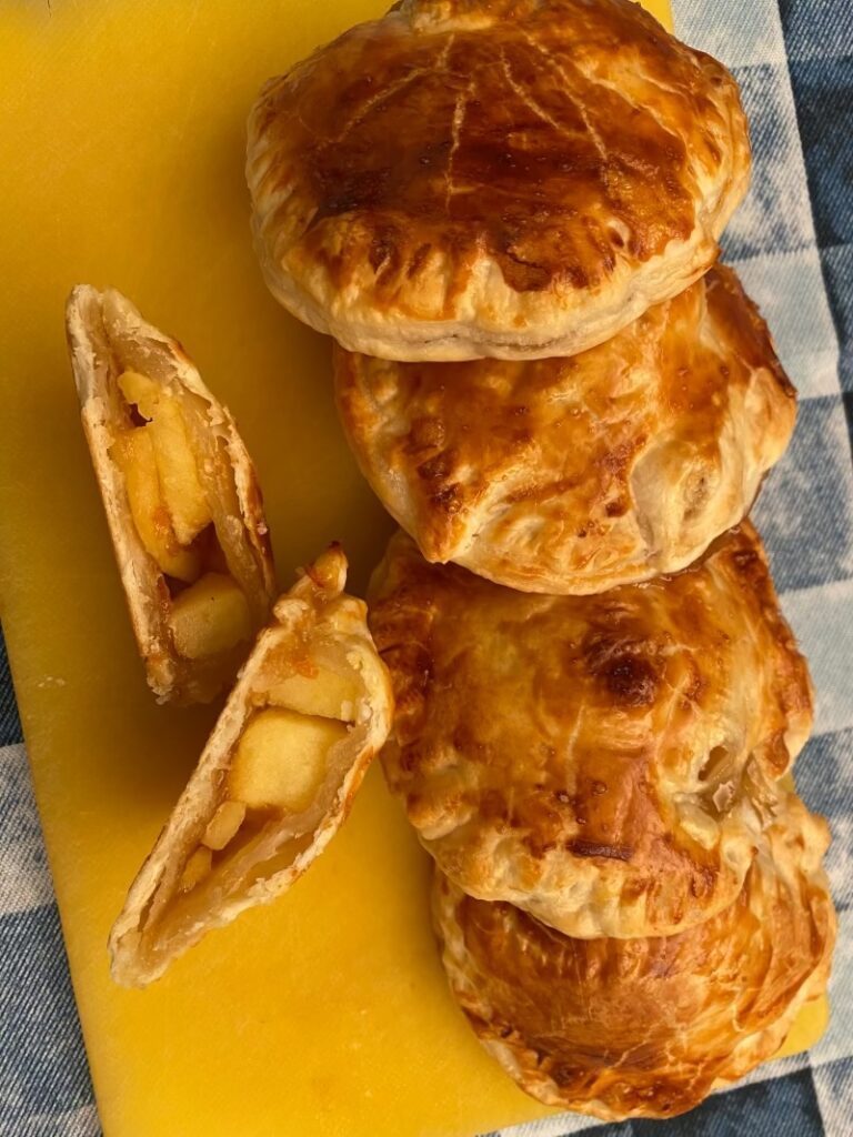 Sfoglie con mela e marmellata d’arance